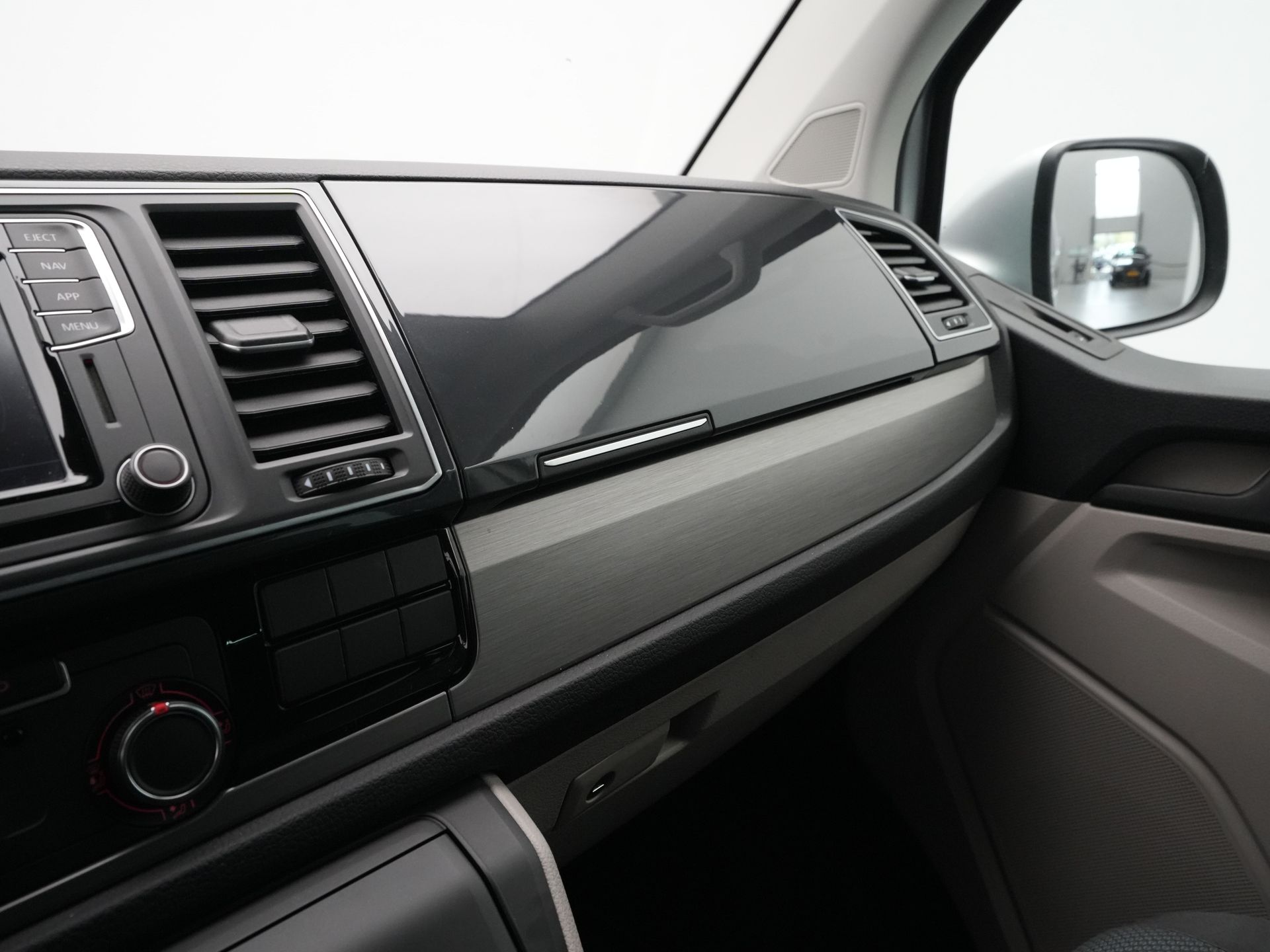 Volkswagen - Transporter 2.0 TDI L2H1 DC Highline - 2020