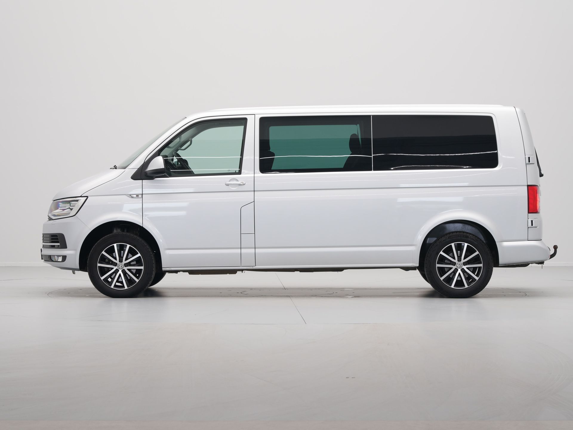 Volkswagen - Transporter 2.0 TDI L2H1 DC Highline - 2020