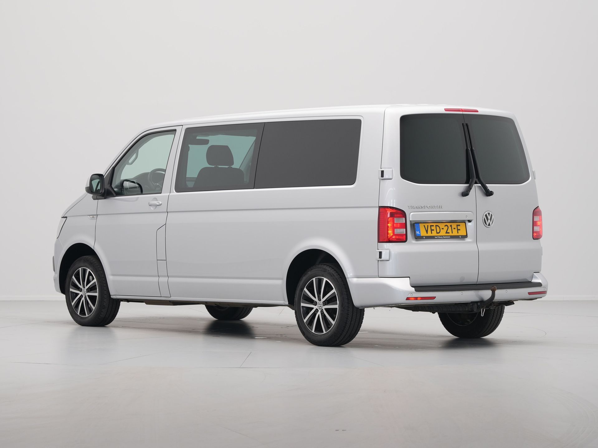Volkswagen - Transporter 2.0 TDI L2H1 DC Highline - 2020