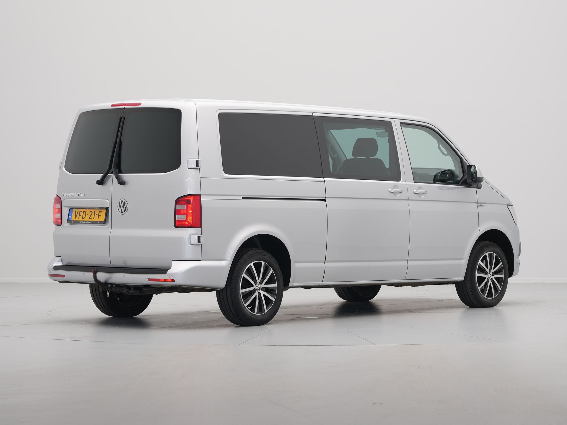 Volkswagen - Transporter 2.0 TDI L2H1 DC Highline - 2020