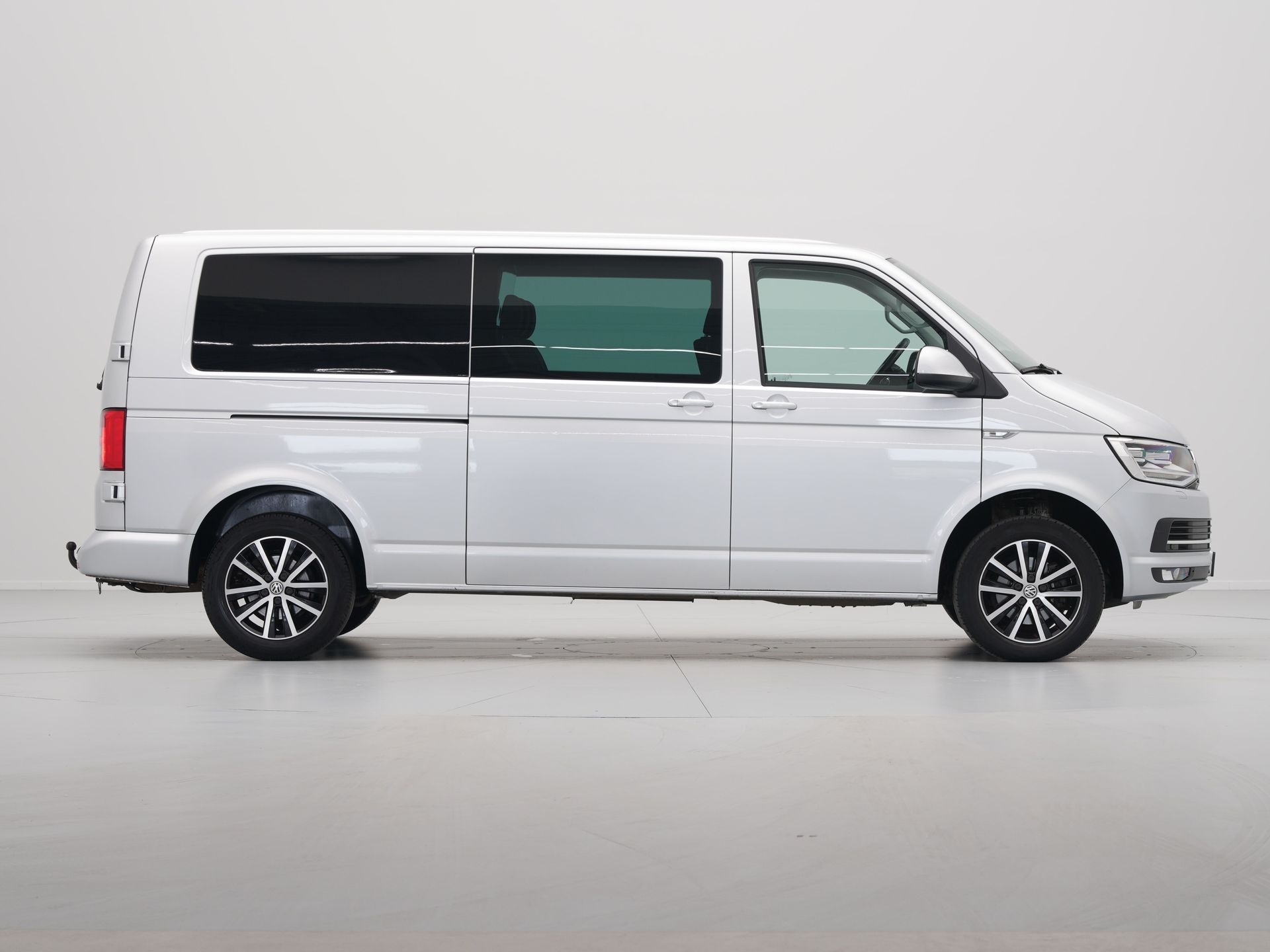 Volkswagen - Transporter 2.0 TDI L2H1 DC Highline - 2020