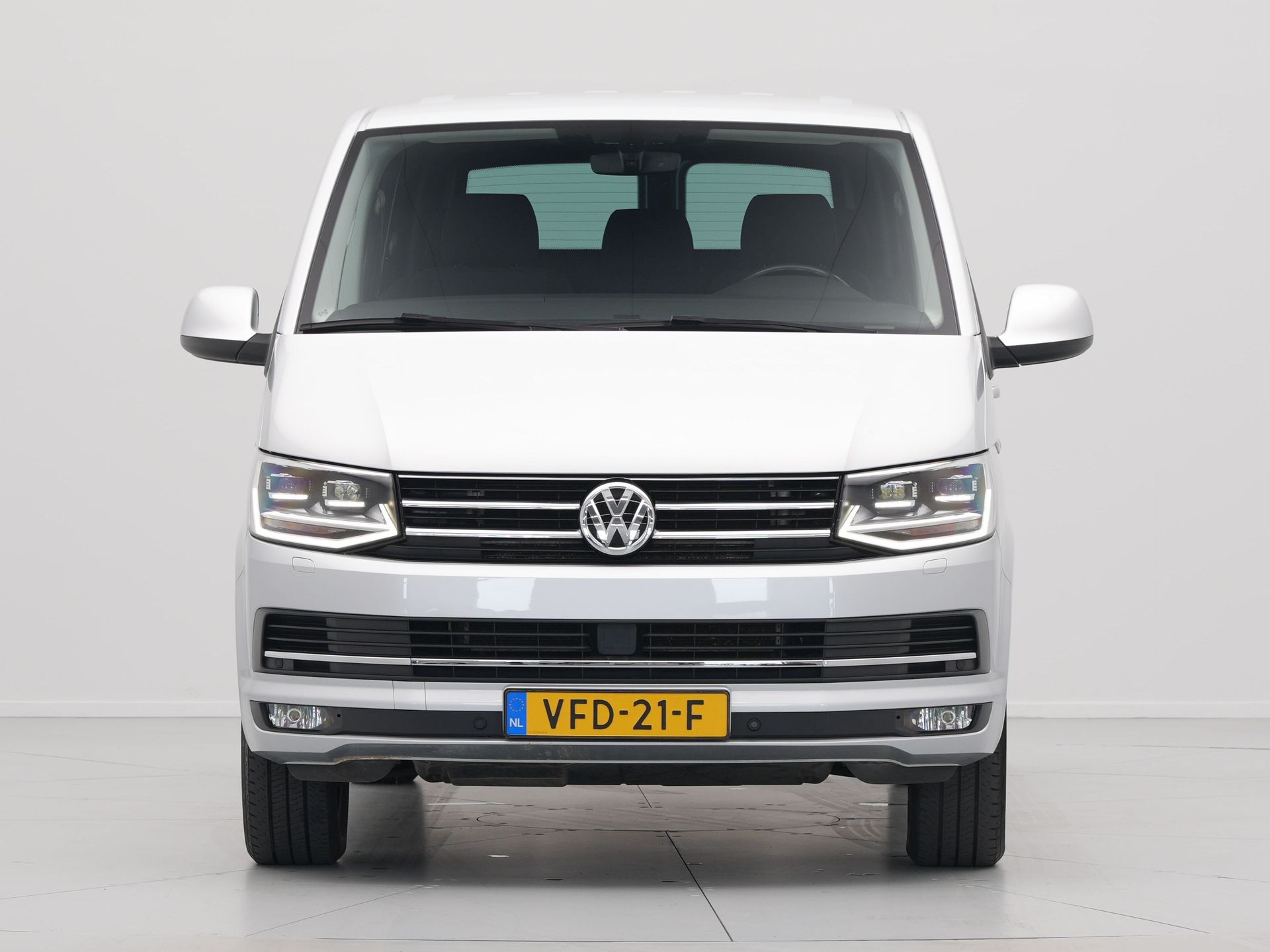 Volkswagen - Transporter 2.0 TDI L2H1 DC Highline - 2020