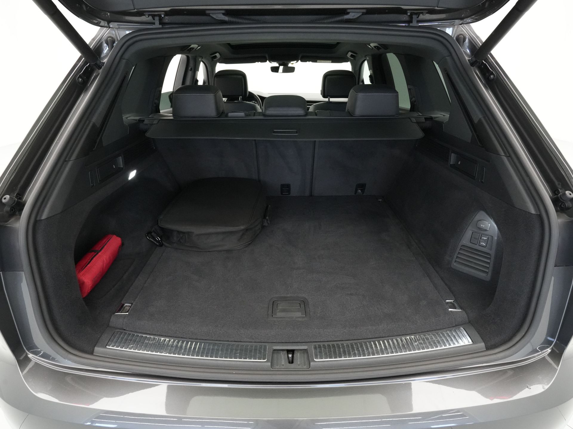 Volkswagen - Touareg 3.0 TSi eHybrid 4MOTION Elegance - 2021
