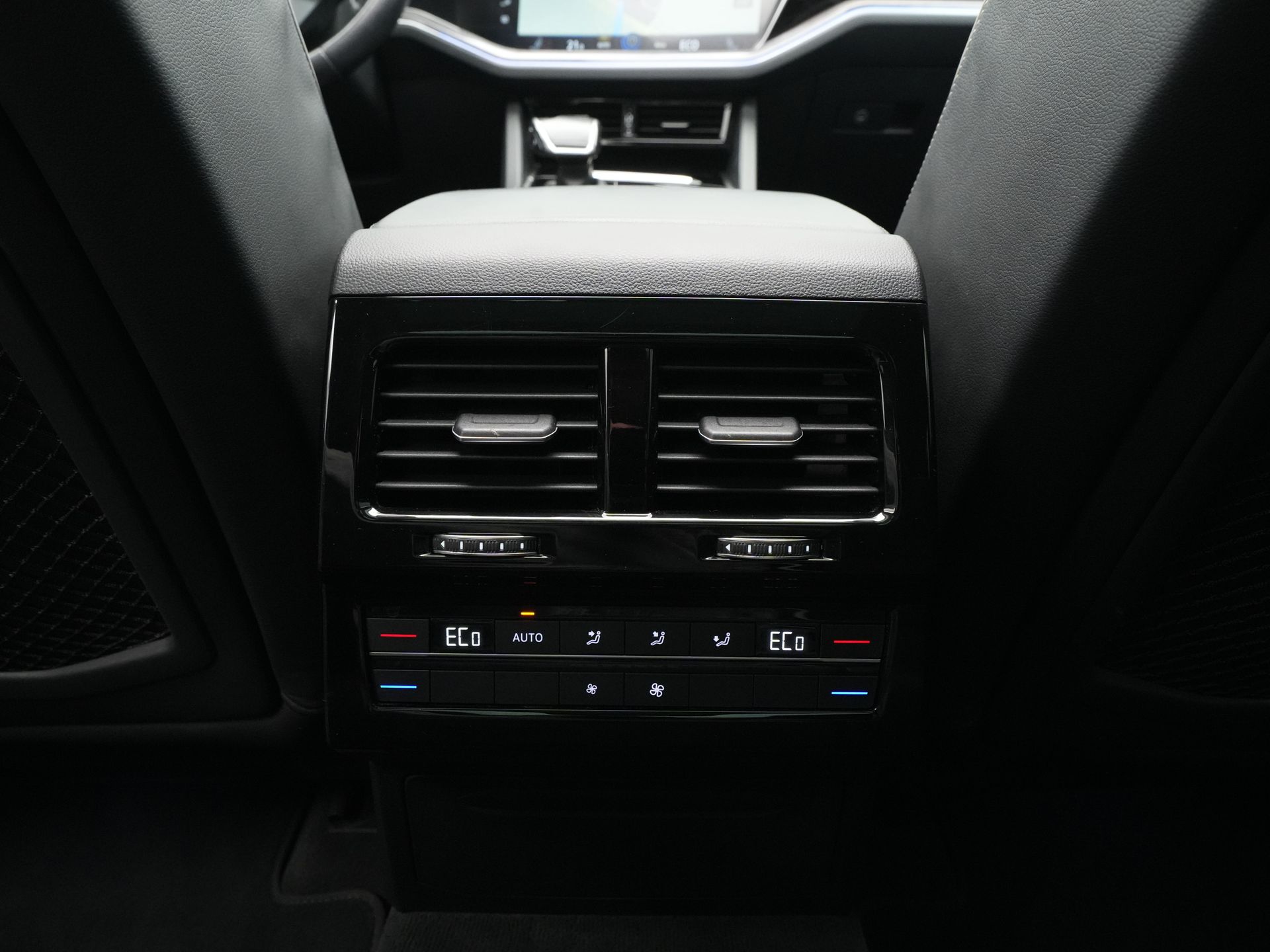 Volkswagen - Touareg 3.0 TSi eHybrid 4MOTION Elegance - 2021