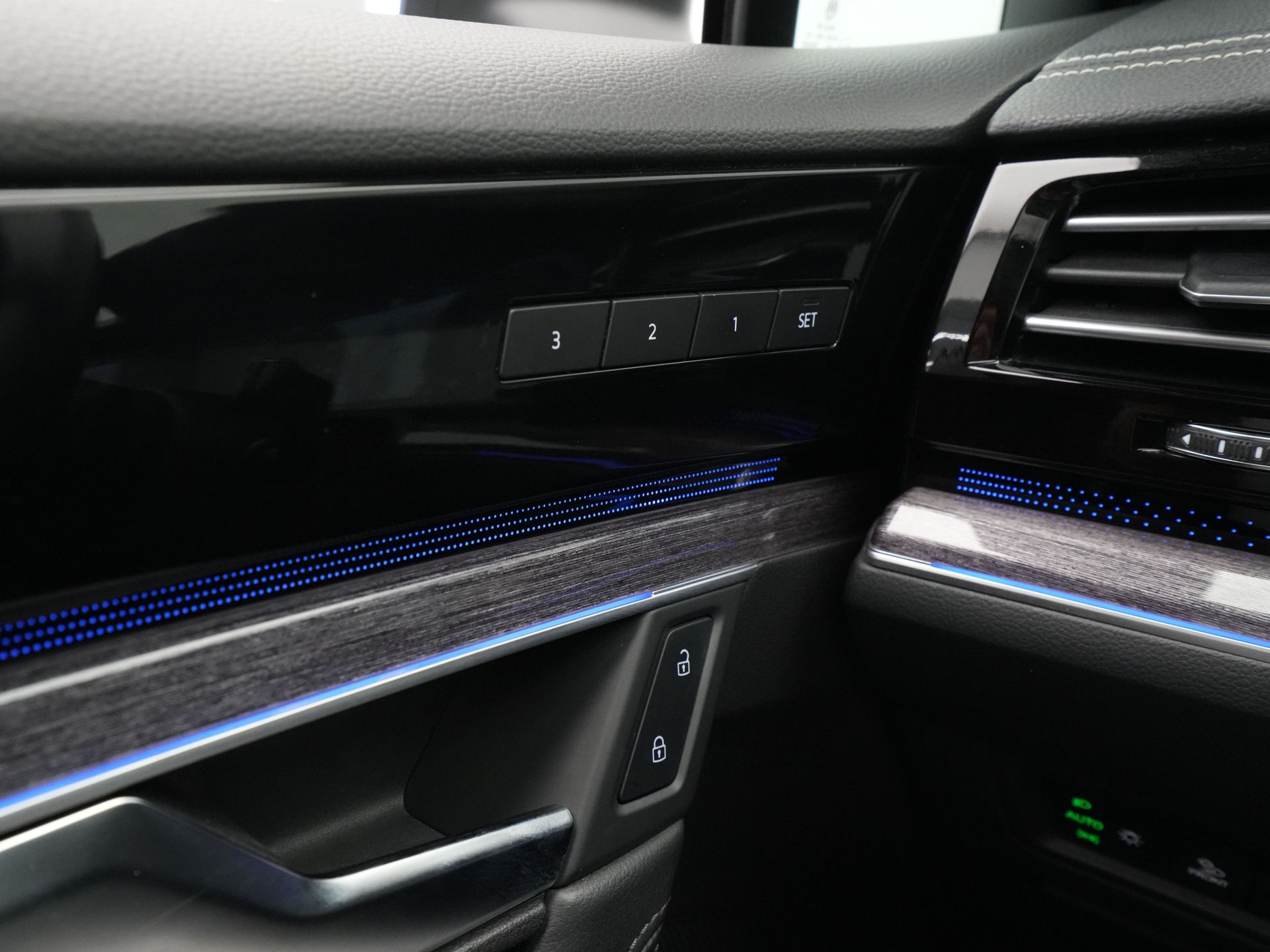 Volkswagen - Touareg 3.0 TSi eHybrid 4MOTION Elegance - 2021