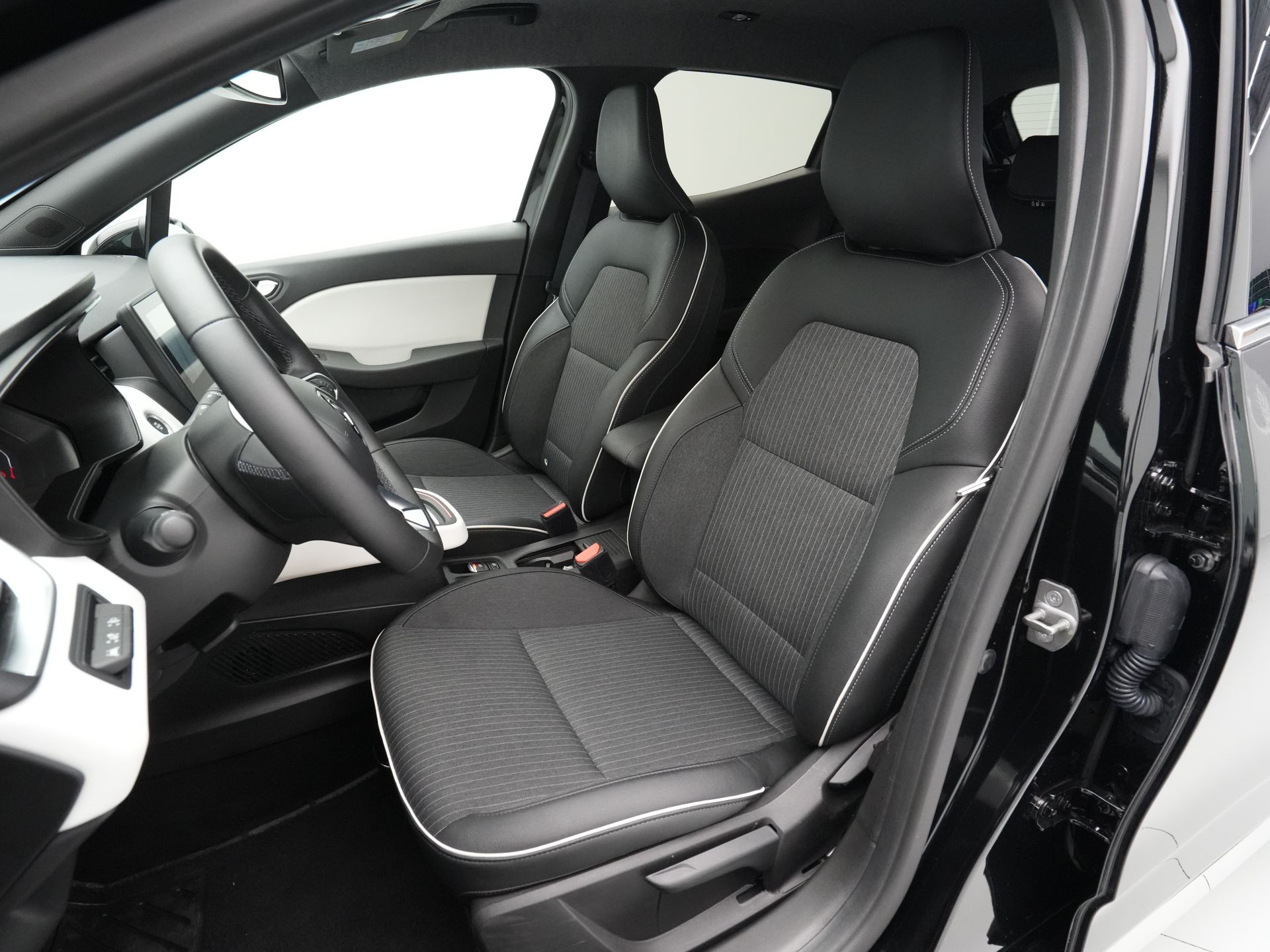 Renault - Clio 1.6 E-Tech Hybrid 145 Intens - 2023