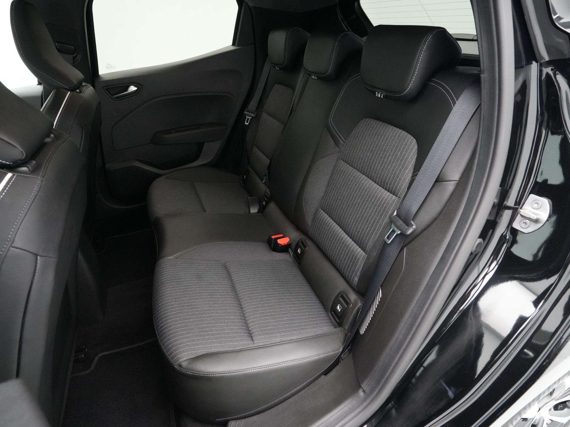 Renault - Clio 1.6 E-Tech Hybrid 145 Intens - 2023