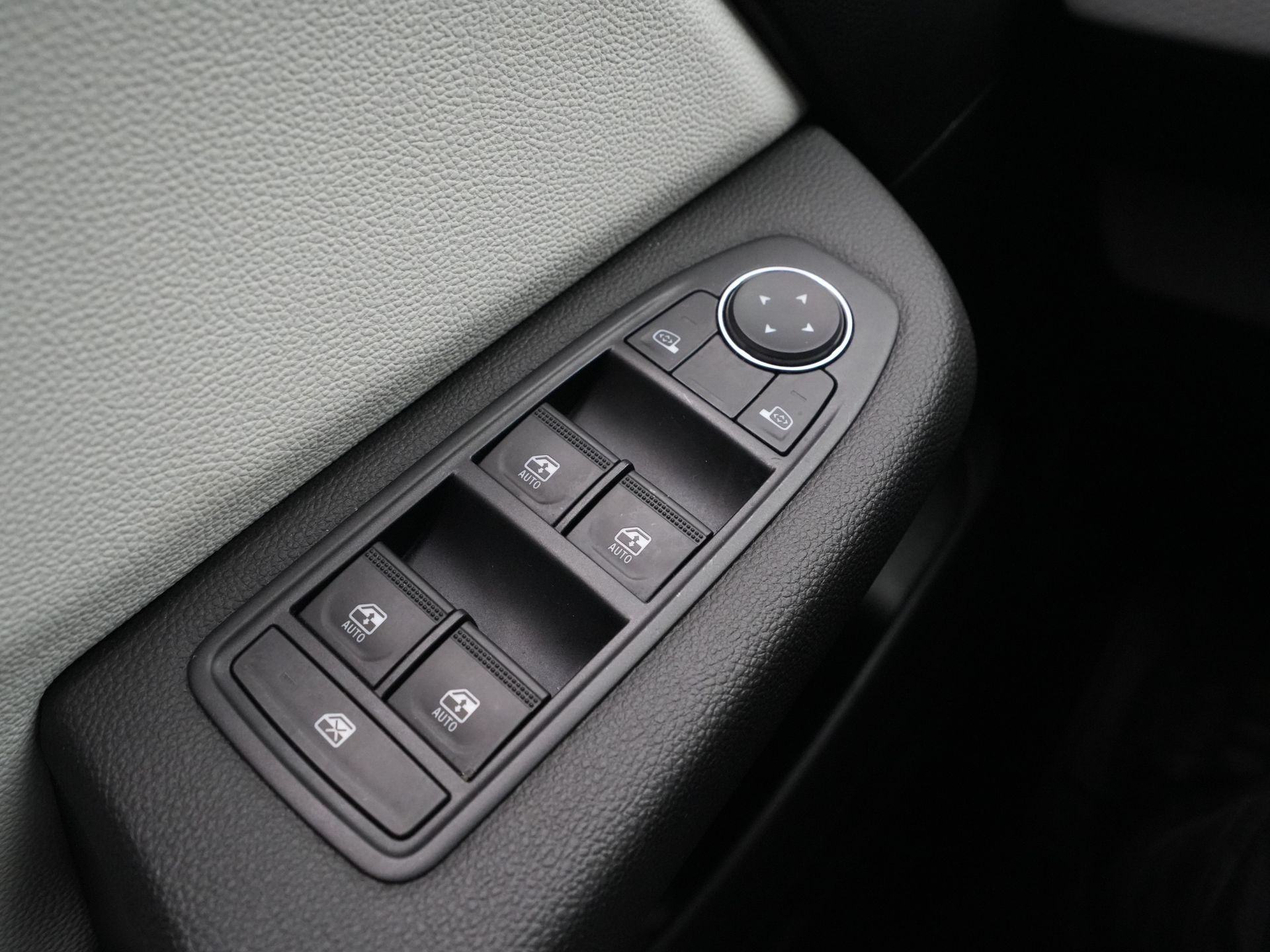 Renault - Clio 1.6 E-Tech Hybrid 145 Intens - 2023