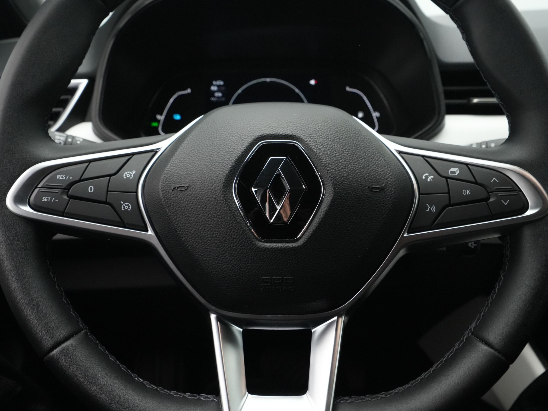 Renault - Clio 1.6 E-Tech Hybrid 145 Intens - 2023