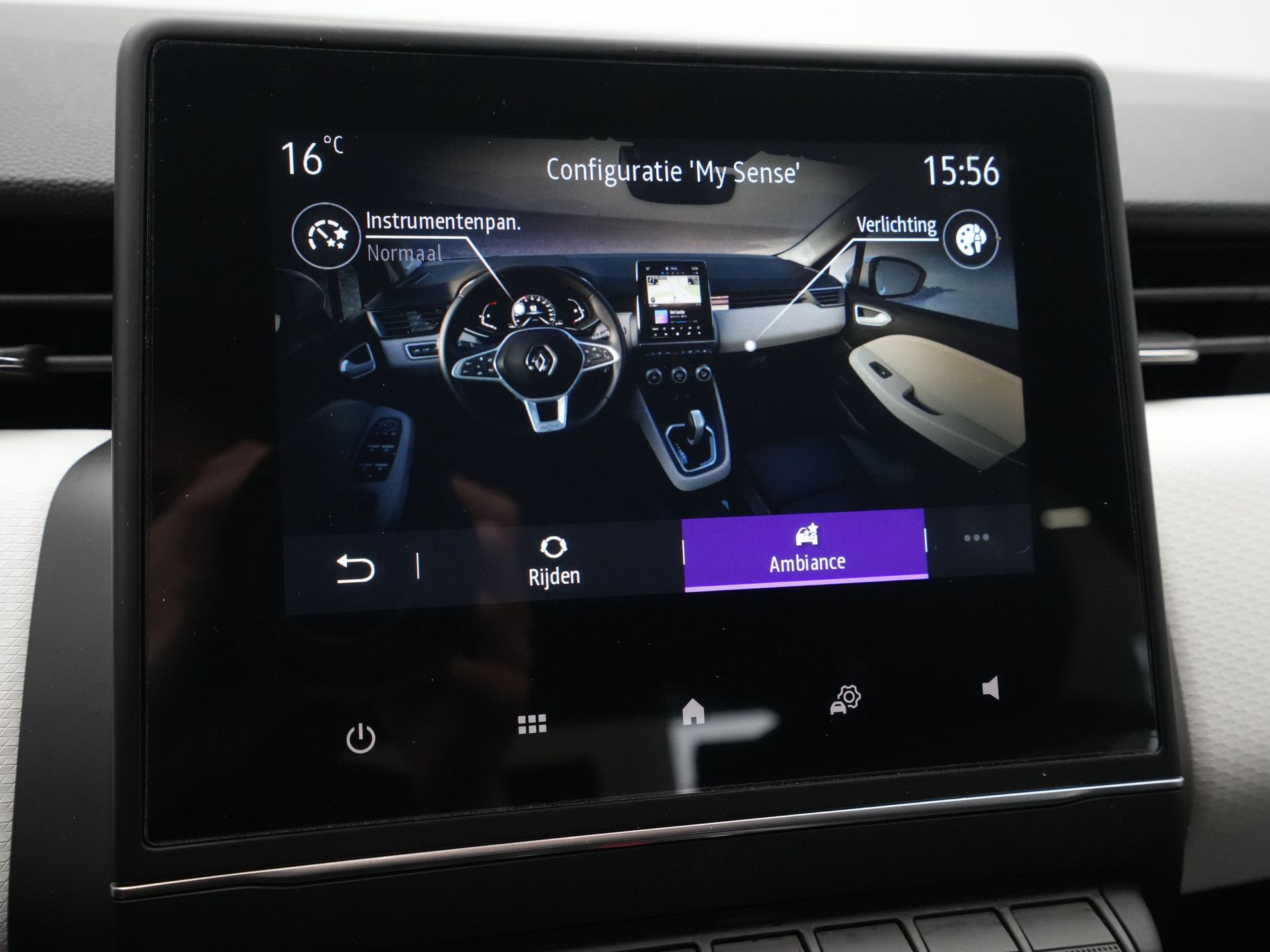 Renault - Clio 1.6 E-Tech Hybrid 145 Intens - 2023