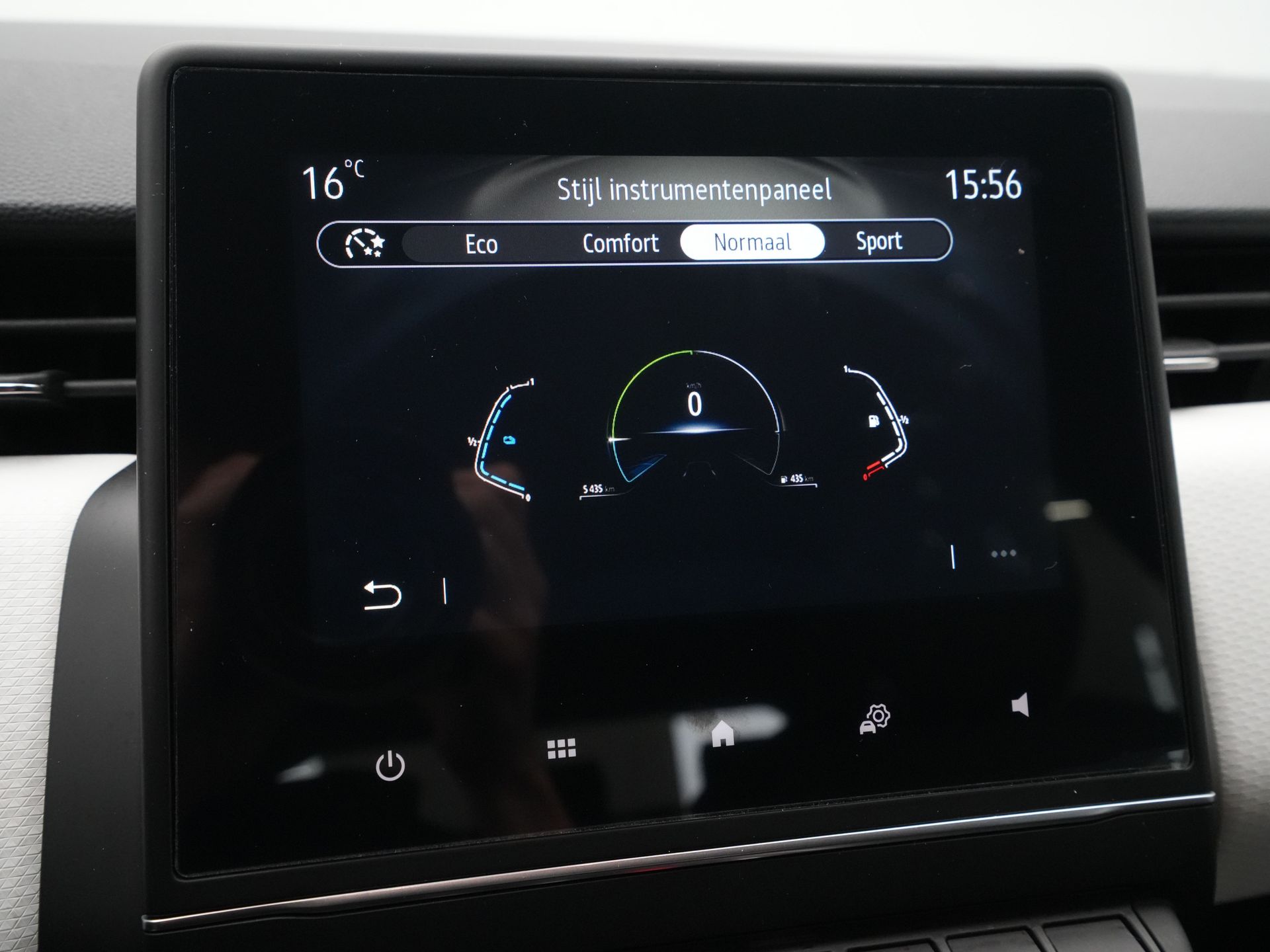 Renault - Clio 1.6 E-Tech Hybrid 145 Intens - 2023