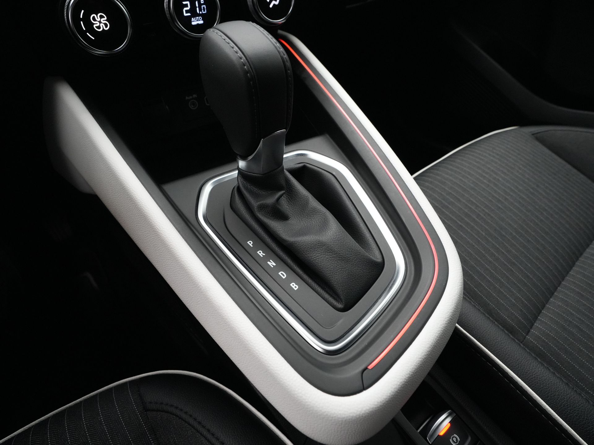 Renault - Clio 1.6 E-Tech Hybrid 145 Intens - 2023