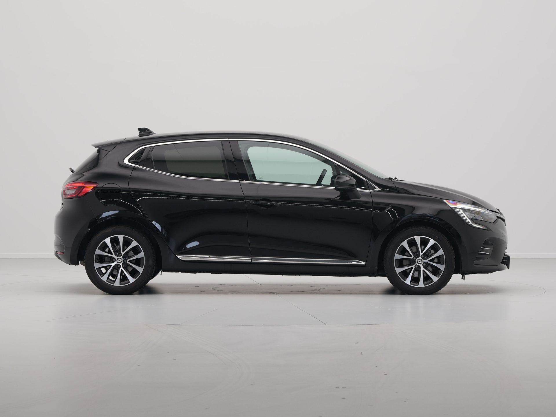 Renault - Clio 1.6 E-Tech Hybrid 145 Intens - 2023