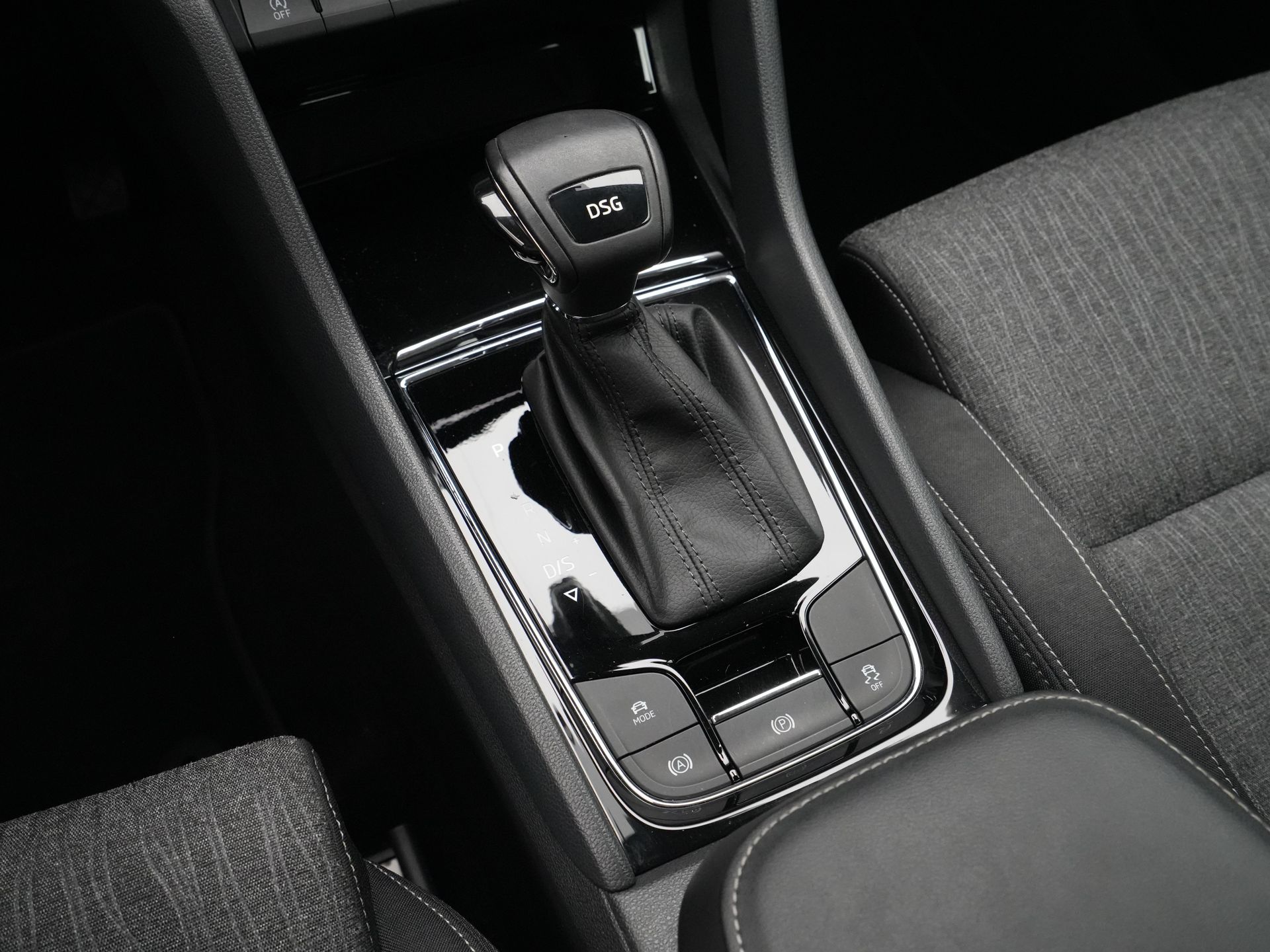 Škoda - Karoq 1.5 TSI ACT 150pk DSG Business Edition - 2019