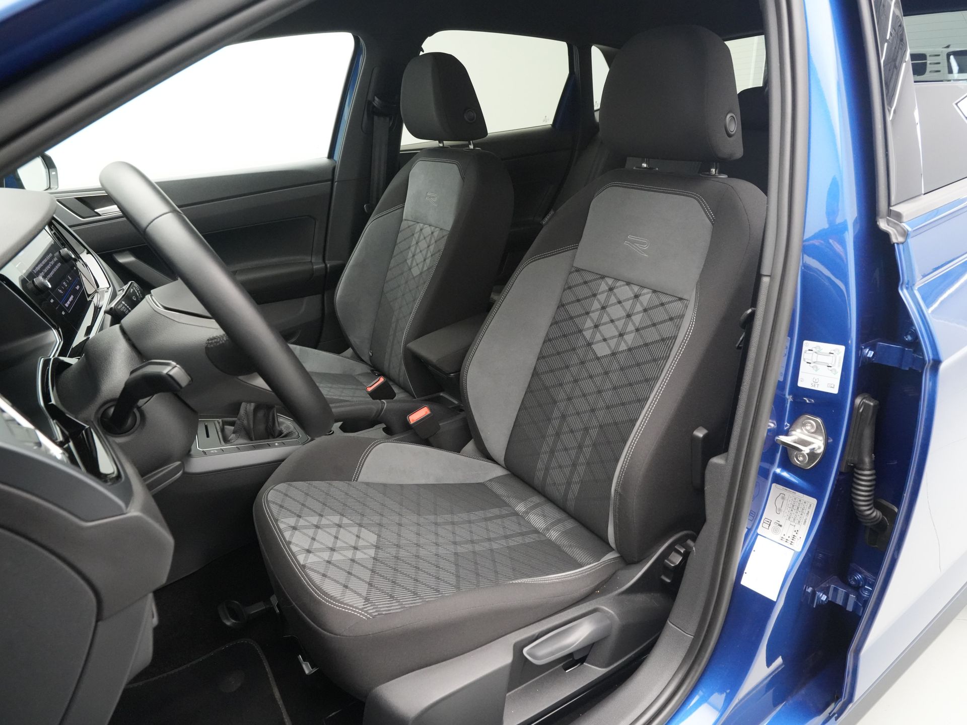 Volkswagen - Polo 1.0 TSI R-Line - 2024
