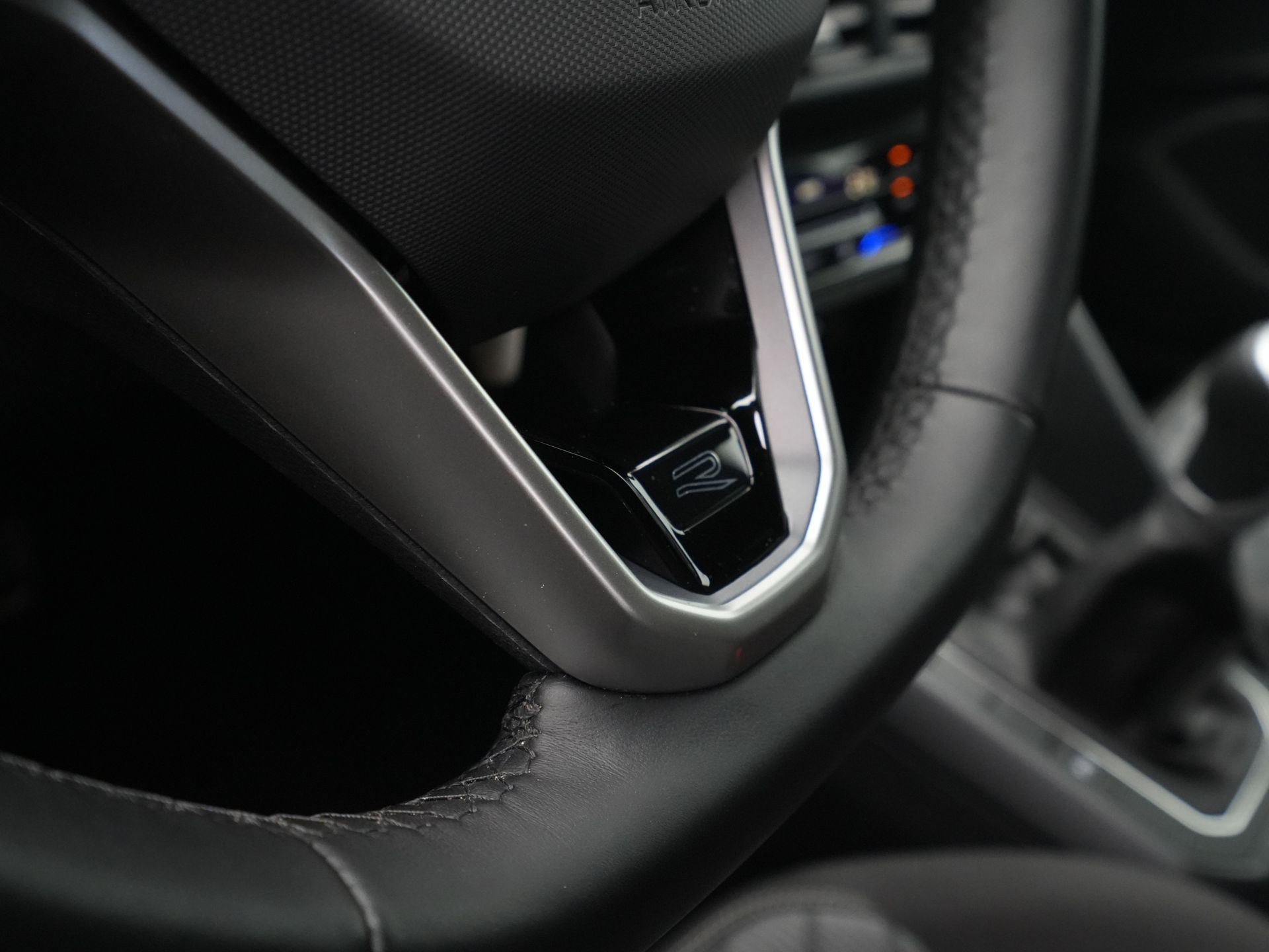 Volkswagen - Polo 1.0 TSI R-Line - 2024