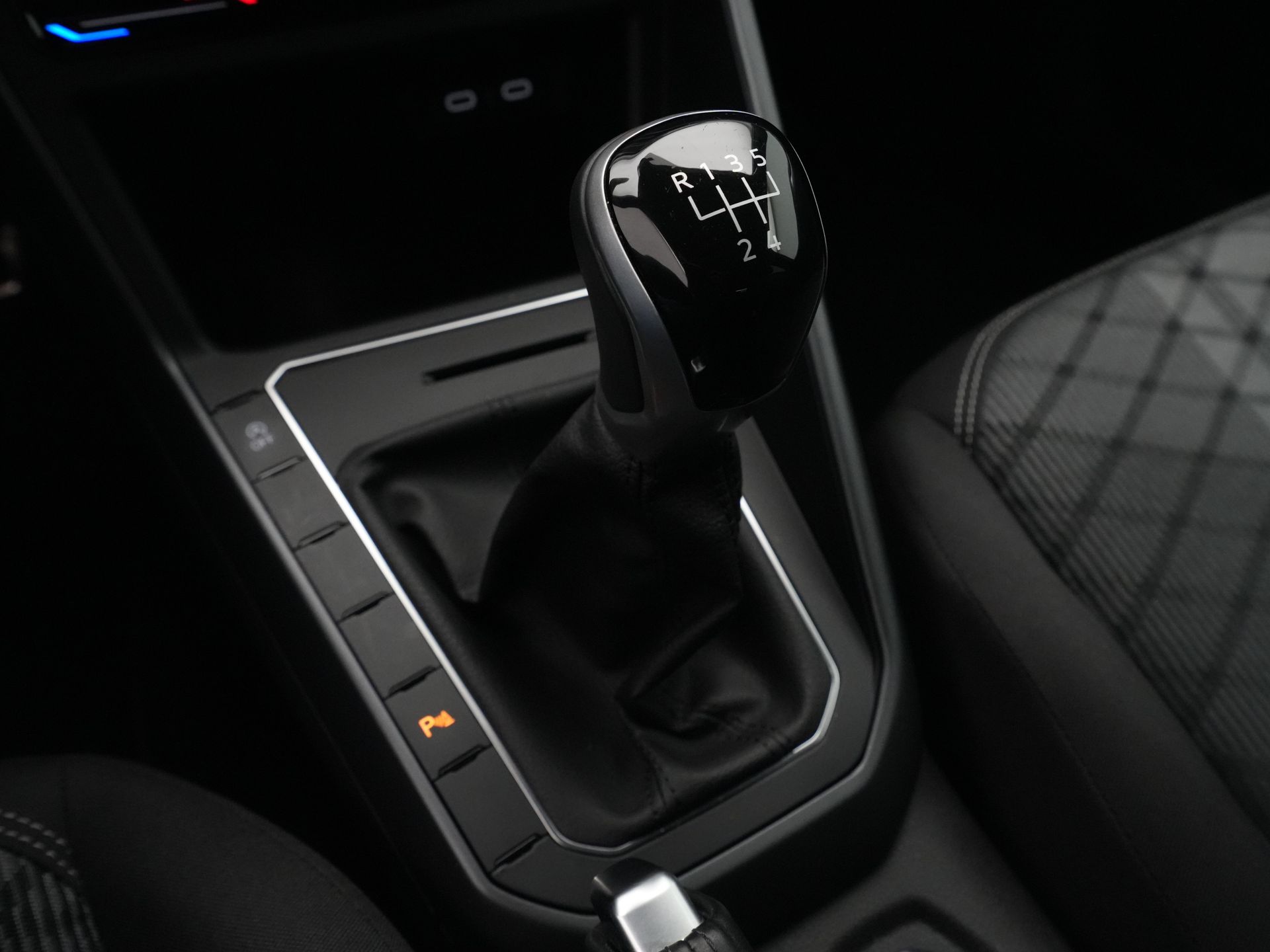 Volkswagen - Polo 1.0 TSI R-Line - 2024