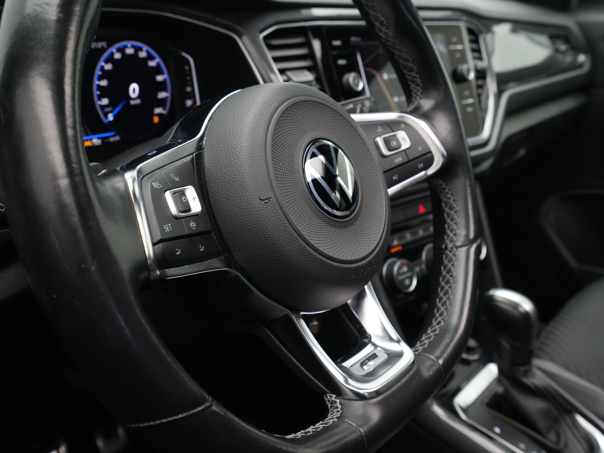 Volkswagen - T-Roc 1.5 TSI Sport Business R - 2021