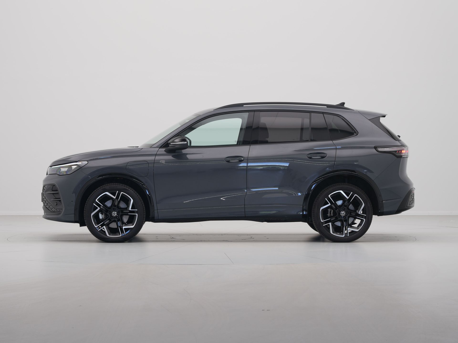 Volkswagen - Tiguan 1.5 eHybrid 272pk R-Line Business - 2025
