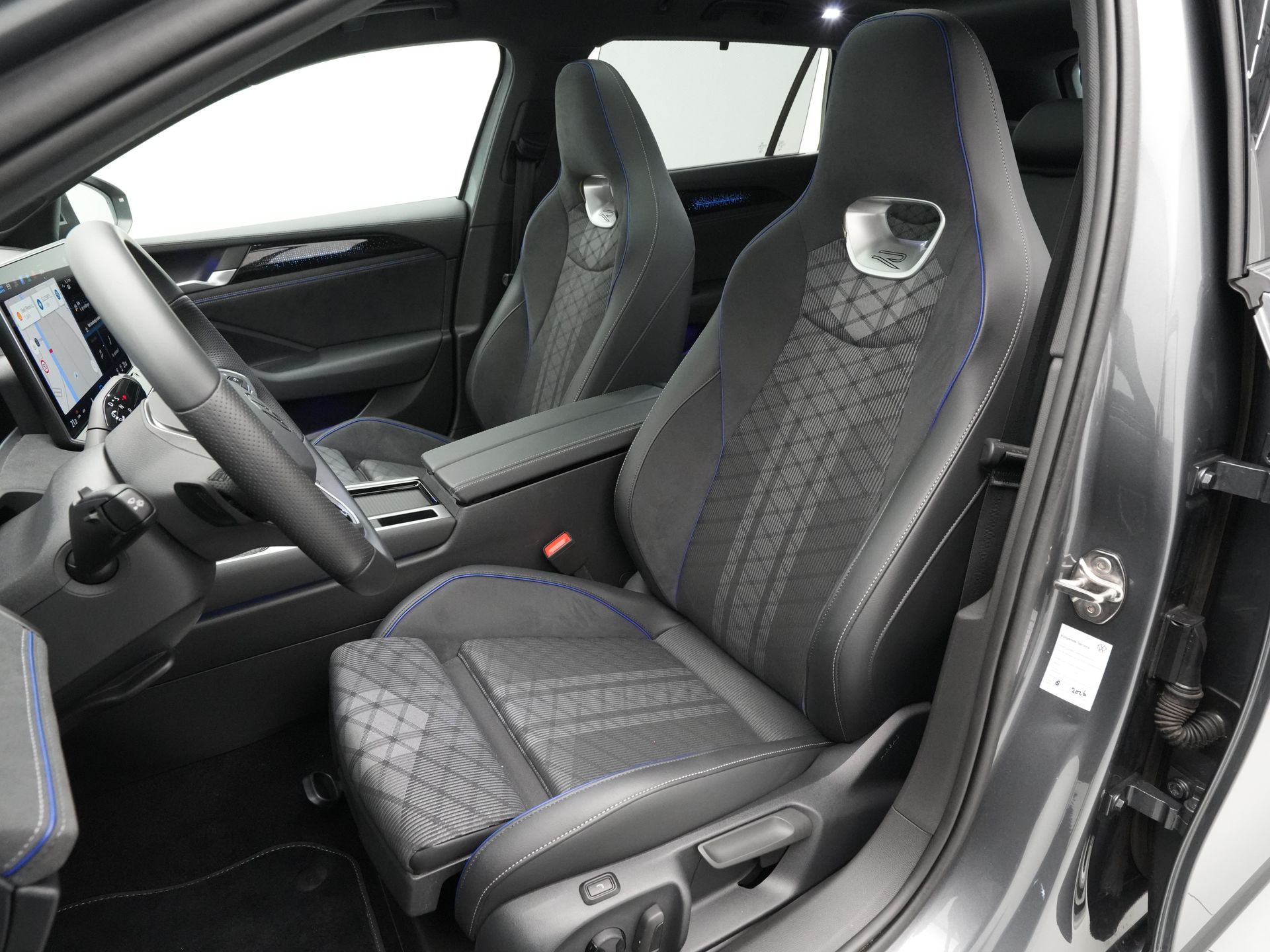 Volkswagen - Passat Variant 1.5 eTSI 150pk R-Line Business - 2024