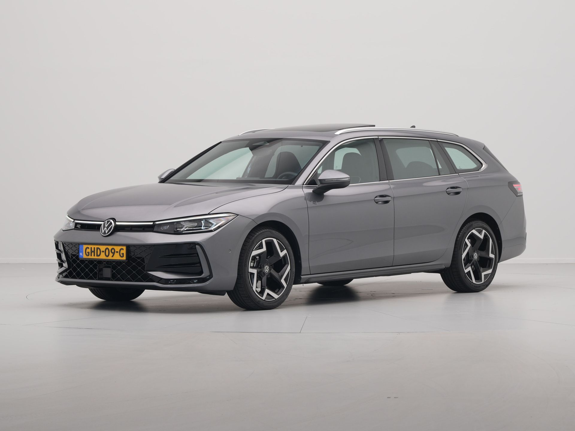 Volkswagen - Passat Variant 1.5 eTSI 150pk R-Line Business - 2024