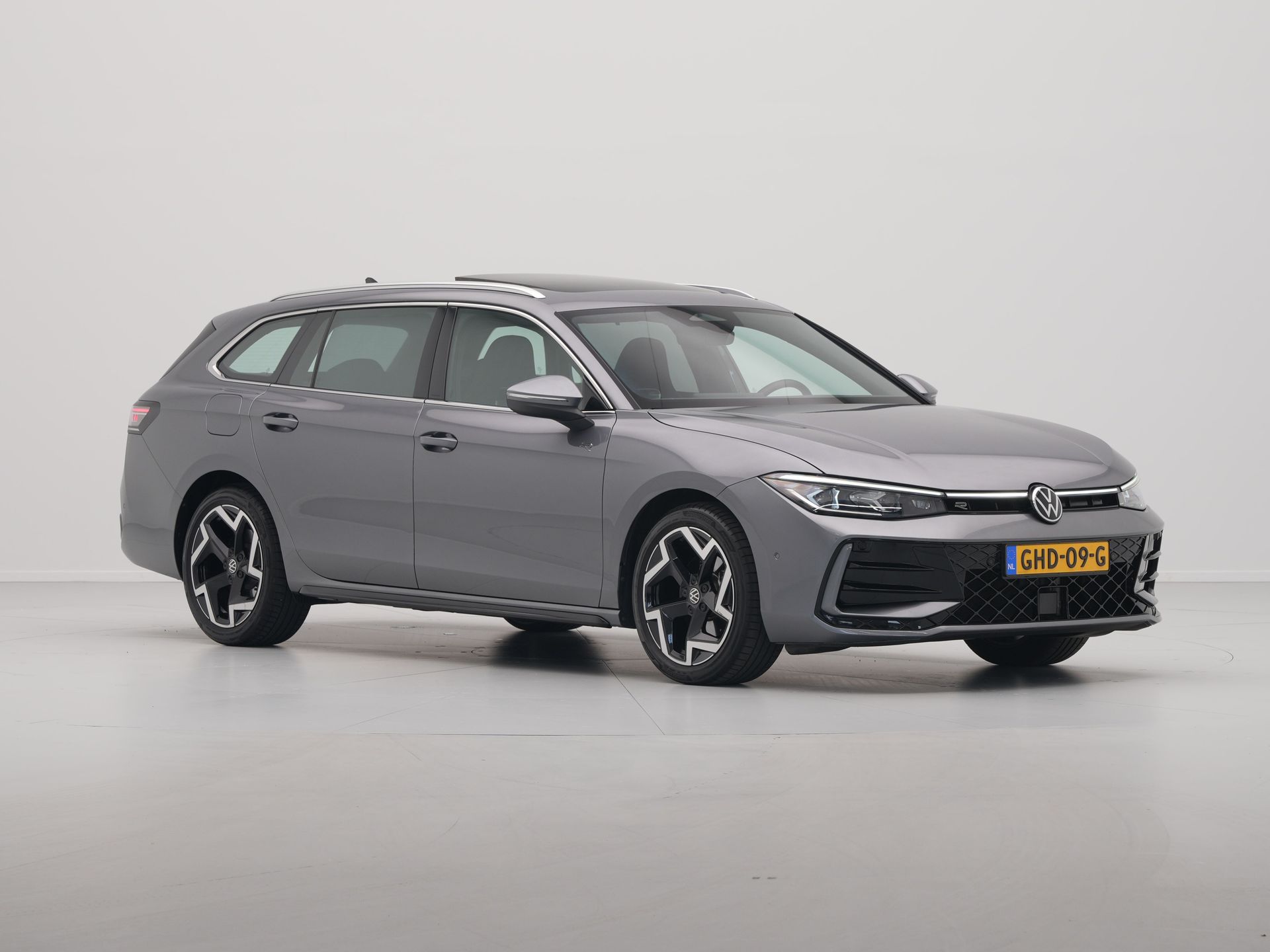 Volkswagen - Passat Variant 1.5 eTSI 150pk R-Line Business - 2024